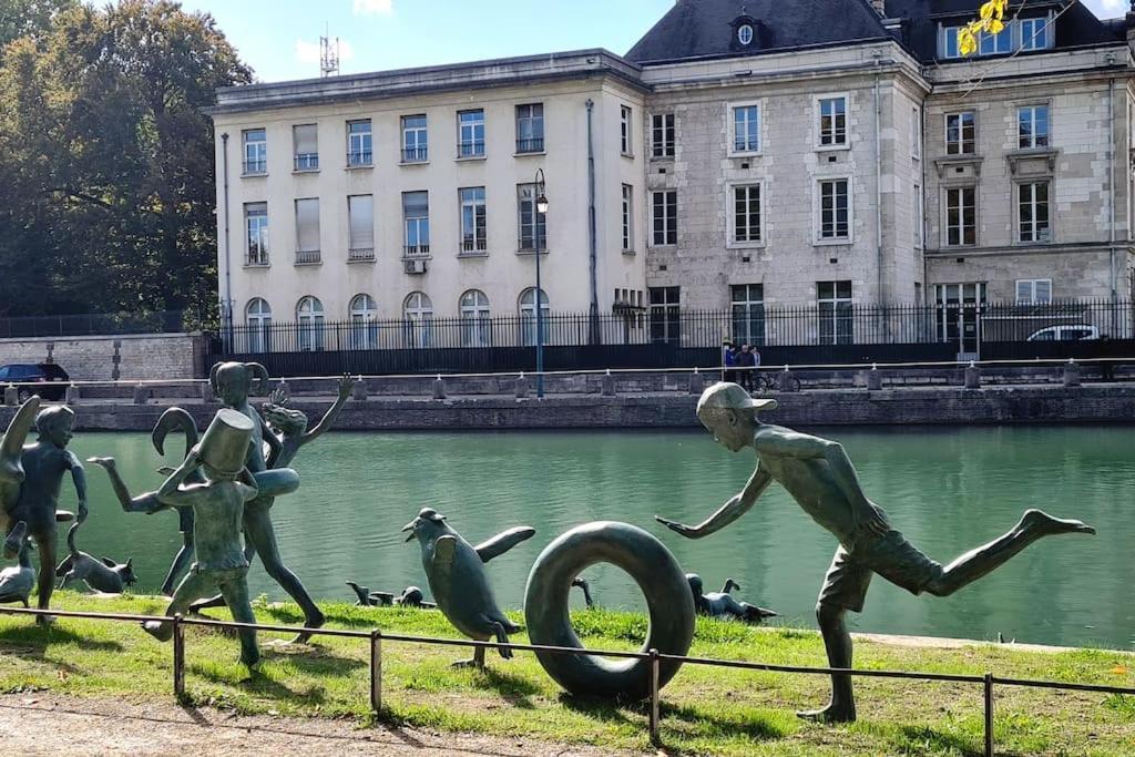 La Maison Des Delices Dosches Exteriör bild